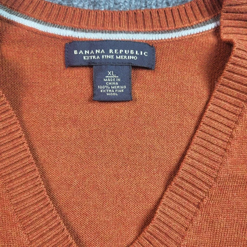 Banana Republic Mens XL Extra Fine‎ Merino Wool V-Neck Sweater Burnt Orange Rust
